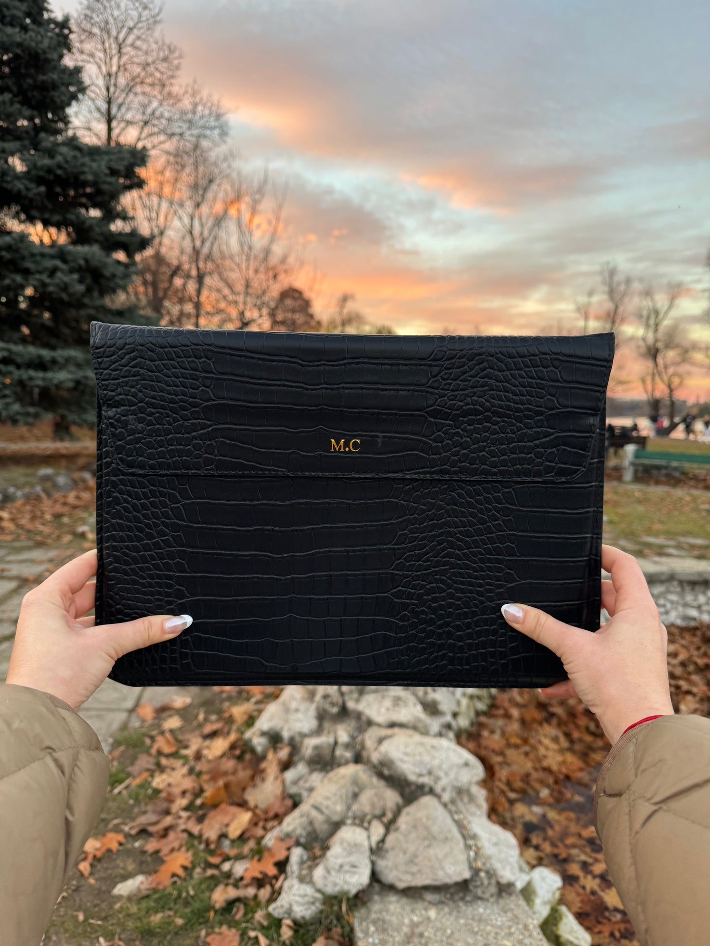 The Croco Laptop Negru