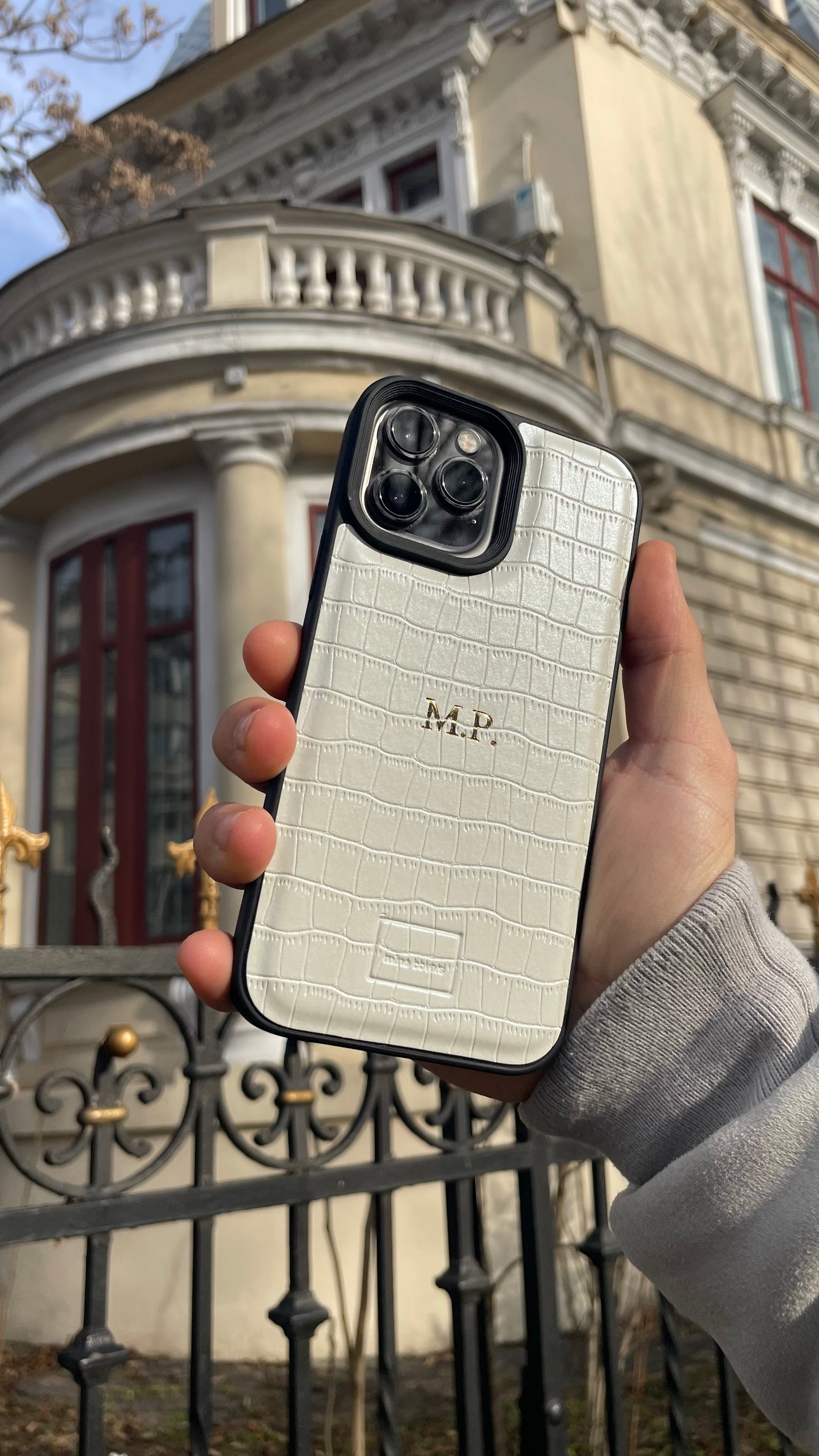 The Croco iPhone Alb