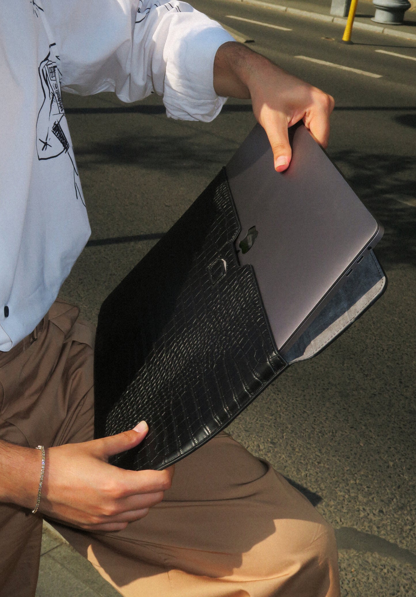 The Croco Laptop Negru
