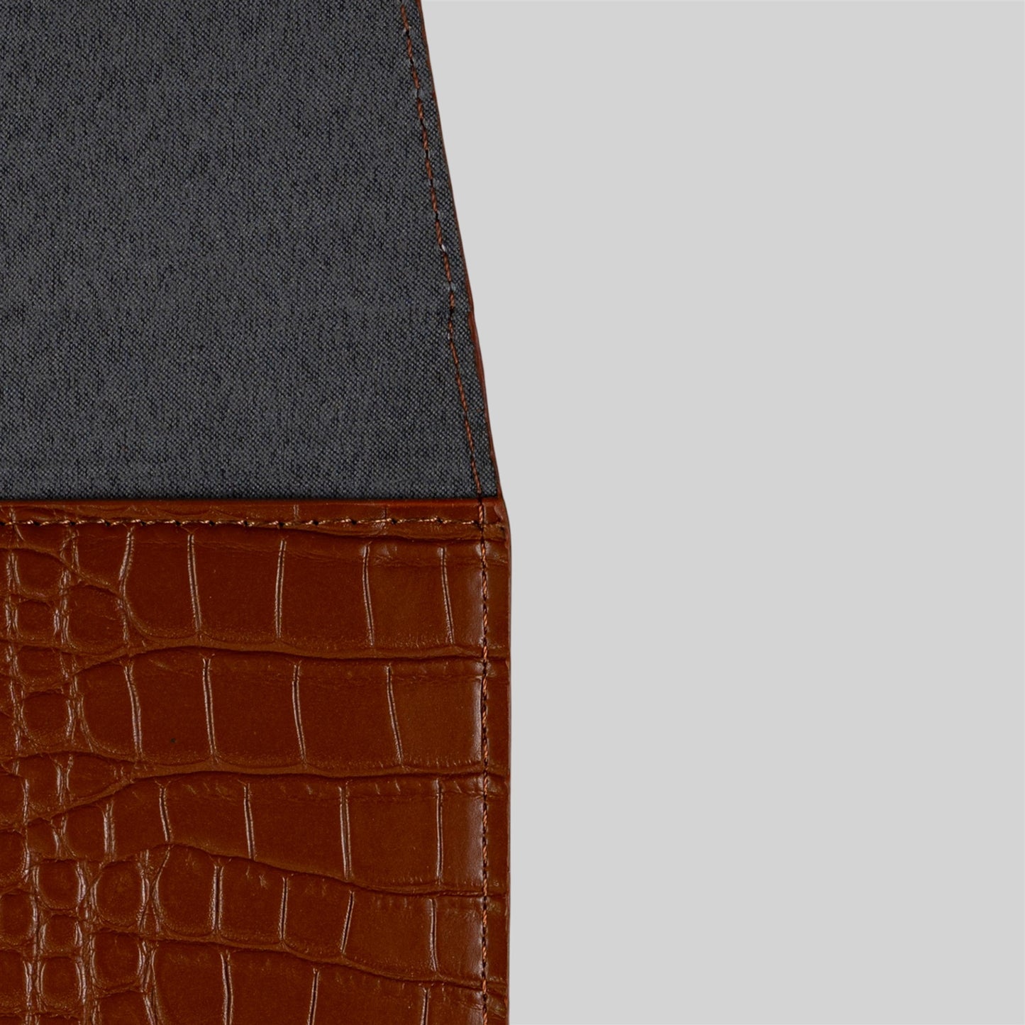 The Croco Laptop Maro